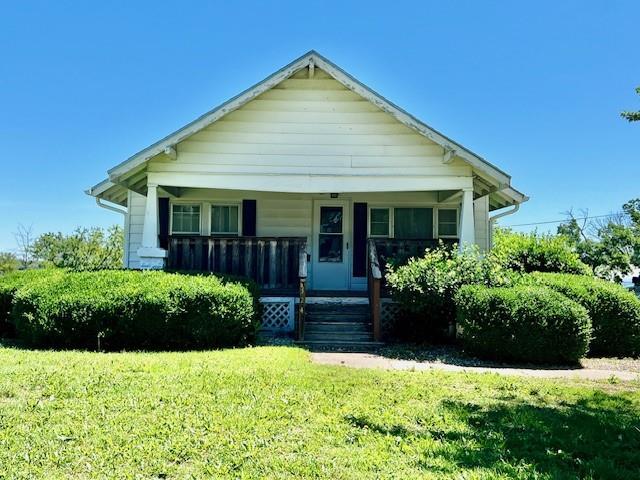 4262 Crk 4100, Independence, KS 67301 - bungalow with a porch and a front yard