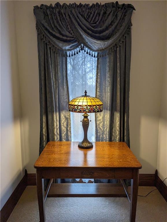 433 W State St, Troy, KS 66087 - detailed view of baseboards and carpet