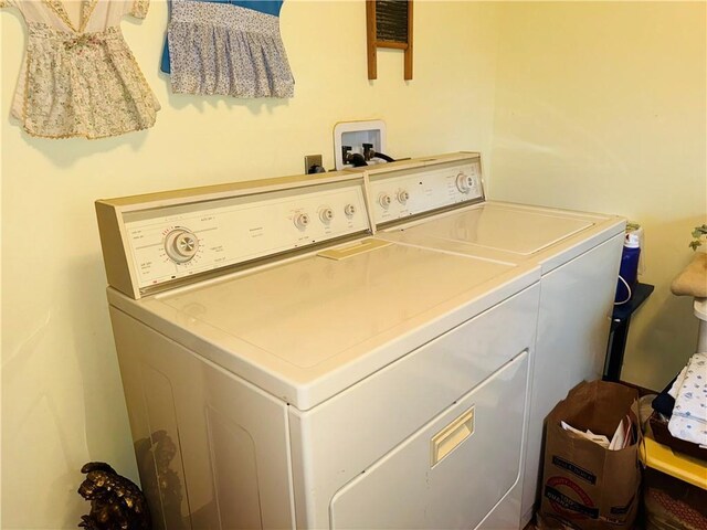 310 E Monroe Ave, Garnett, KS 66032 - washroom with washing machine and clothes dryer