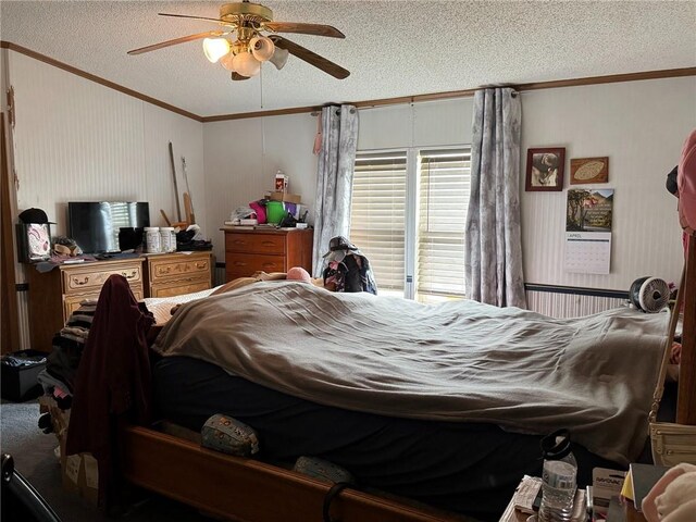 476 170th St, Fort Scott, KS 66701 - bedroom with ornamental molding, a textured ceiling, and ceiling fan