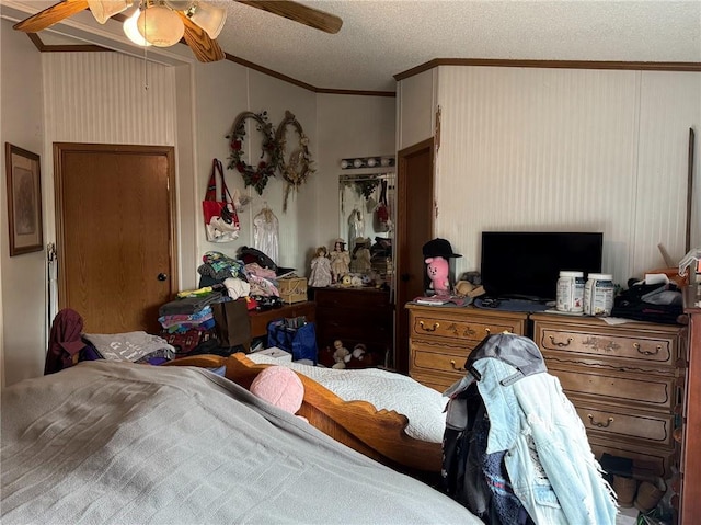 476 170th St, Fort Scott, KS 66701 - bedroom with crown molding, a textured ceiling, and a ceiling fan