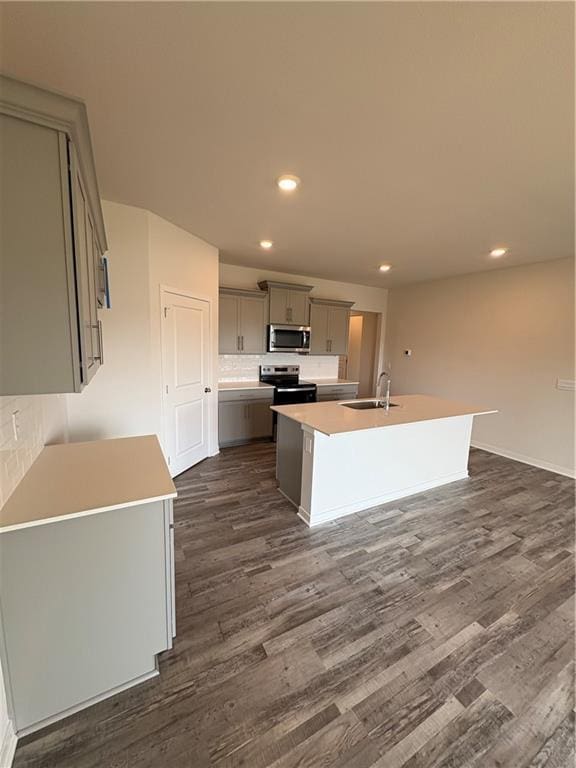 19605 W 200th St, Spring Hill, KS 66083 - kitchen featuring appliances with stainless steel finishes, a sink, gray cabinetry, dark wood-style floors, and recessed lighting
