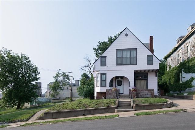 1017 Angelique St, Saint Joseph, MO 64501 - view of front facade with a chimney