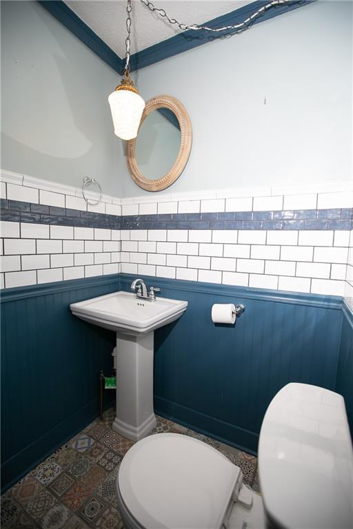 1017 Angelique St, Saint Joseph, MO 64501 - half bath with wainscoting and toilet