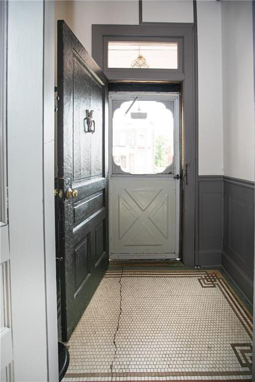 1017 Angelique St, Saint Joseph, MO 64501 - entryway with wainscoting