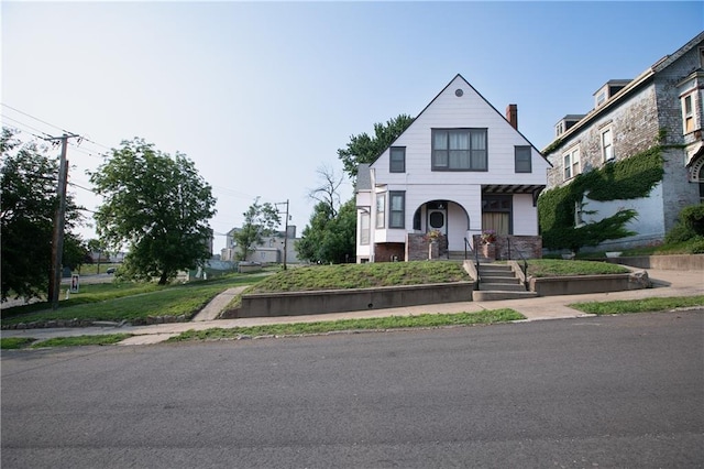 1017 Angelique St, Saint Joseph, MO 64501 - view of front of home featuring covered porch