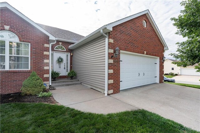 3100 Clarendon Rd, Sedalia, MO 65301 - view of front facade featuring brick siding and a garage