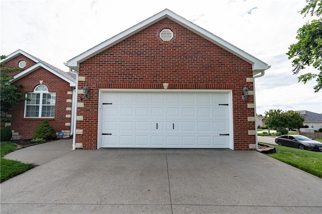 3100 Clarendon Rd, Sedalia, MO 65301 - garage with concrete driveway