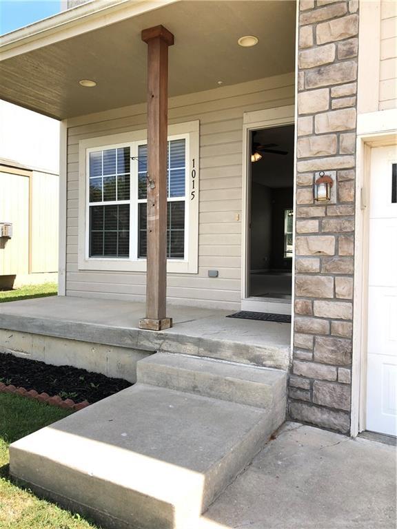 1015 Tamarisk Dr, Leavenworth, KS 66048 - photo 1