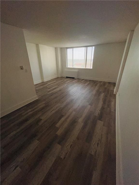 600 E 8th St Unit 11L, Kansas City, MO 64106 - empty room with dark wood finished floors and baseboards