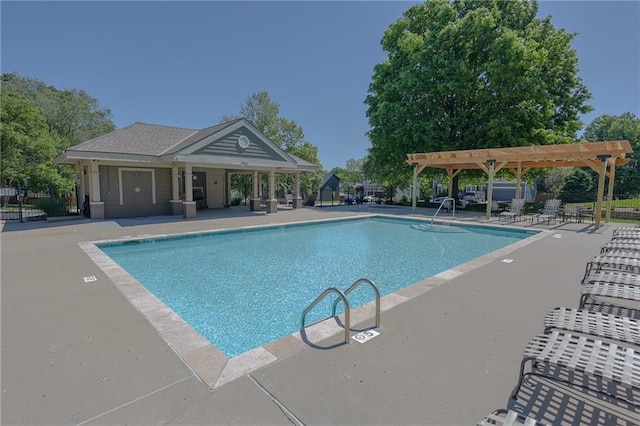 7500 N Oakland Ave, Kansas City, MO 64158 - community pool with a pergola and a patio area