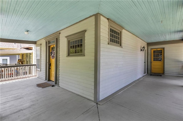 228 S Elm St, Ottawa, KS 66067 - property entrance featuring a porch