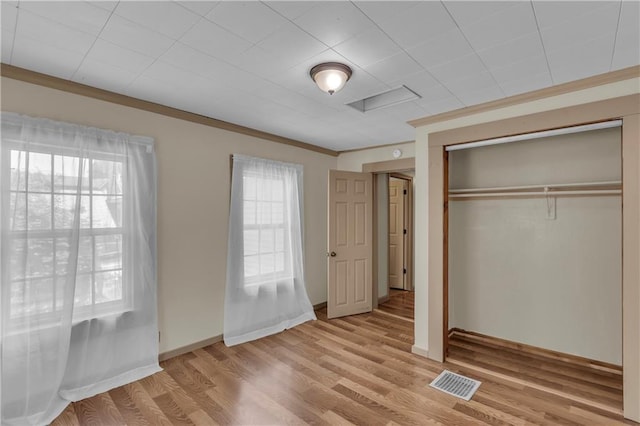 228 S Elm St, Ottawa, KS 66067 - unfurnished bedroom featuring a closet, light wood-style floors, ornamental molding, and baseboards