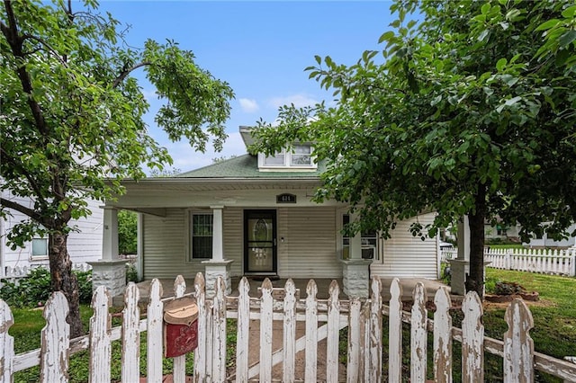 614 S 7th St, Atchison, KS 66002 - view of front facade featuring covered porch and a fenced front yard