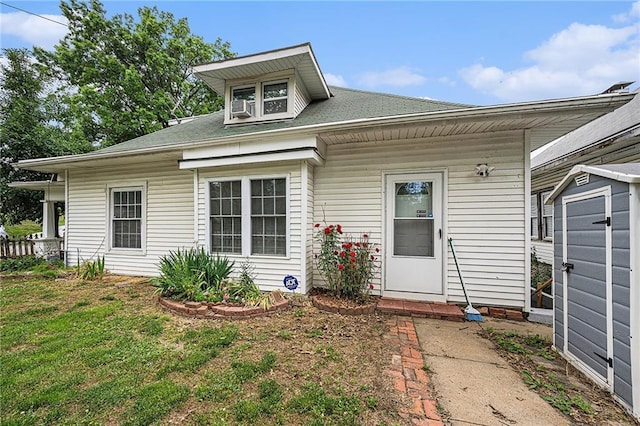 614 S 7th St, Atchison, KS 66002 - view of front of house with a front yard and roof with shingles