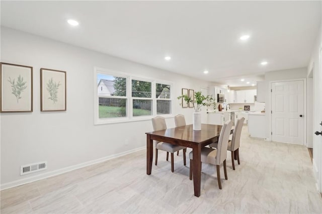 618 E 108th Ter, Kansas City, MO 64131 - dining room with recessed lighting and baseboards