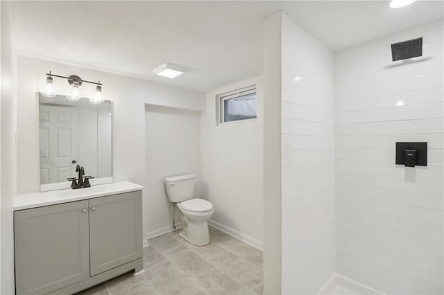 618 E 108th Ter, Kansas City, MO 64131 - bathroom with toilet, vanity, tiled shower, and baseboards