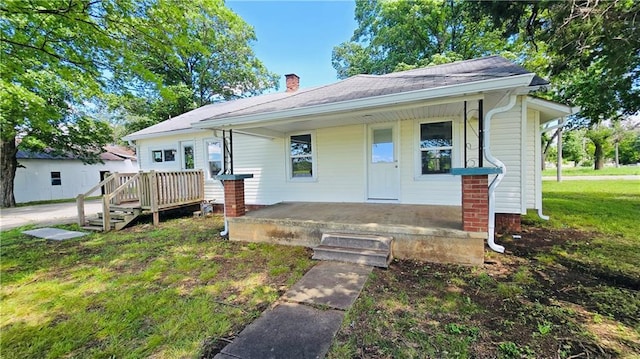 1907 S Horton St, Fort Scott, KS 66701 - bungalow-style home featuring a chimney, covered porch, and a front yard