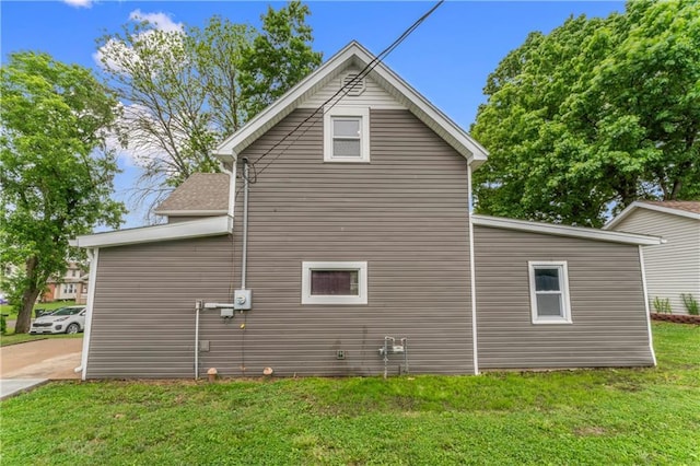 1105 S Gordon St, Concordia, MO 64020 - view of side of home with a yard