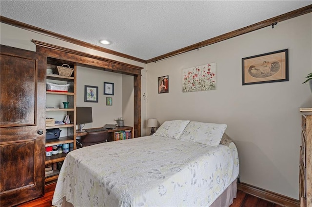 218 NE Bayview Dr, Lees Summit, MO 64064 - bedroom featuring ornamental molding, a textured ceiling, dark wood finished floors, baseboards, and recessed lighting