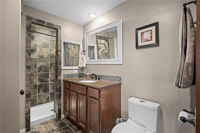 218 NE Bayview Dr, Lees Summit, MO 64064 - bathroom featuring tiled shower, vanity, and toilet