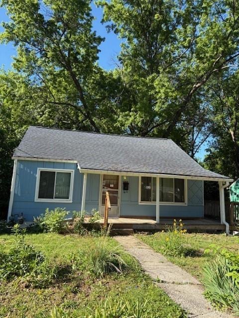 3223 Tauromee Ave, Kansas City, KS 66102 - bungalow-style home featuring covered porch and a shingled roof