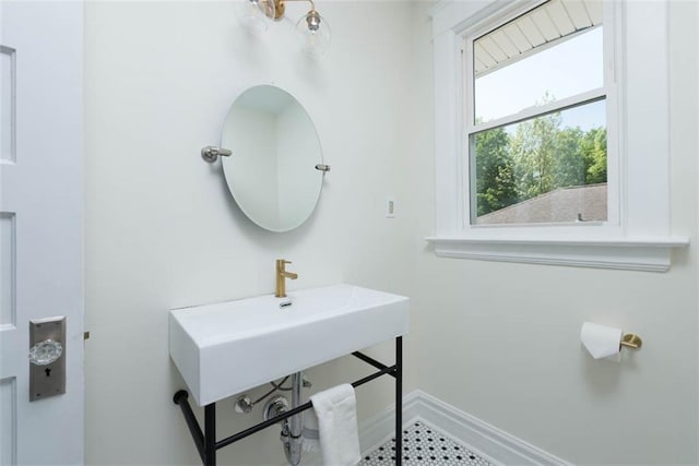 1795 S Norwood Ave, Independence, MO 64052 - bathroom featuring baseboards