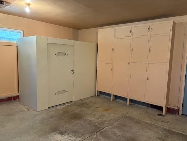 22025 Ness Rd, Parsons, KS 67357 - view of garage