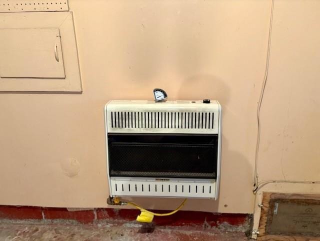 22025 Ness Rd, Parsons, KS 67357 - detailed view of heating unit