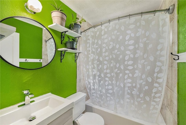 11410 W 68th Ter, Shawnee, KS 66203 - full bathroom featuring a textured wall, toilet, a textured ceiling, shower / bath combo with shower curtain, and vanity