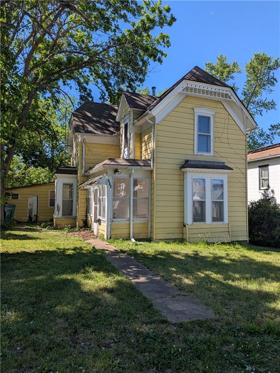 245 E 7th St, Horton, KS 66439 - back of house with a yard and a sunroom