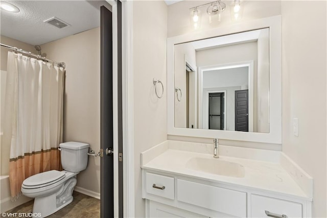 10429 W 170th Pl, Overland Park, KS 66221 - bathroom with vanity, shower / bath combo, and a textured ceiling