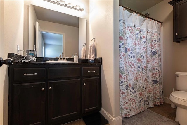 102 Zachary Ln, Carl Junction, MO 64834 - full bathroom with toilet, baseboards, vanity, and curtained shower