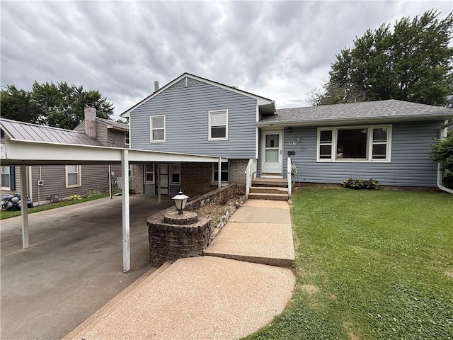 316 N 18th St, Lexington, MO 64067 - view of front of house with a front lawn, concrete driveway, and a shingled roof