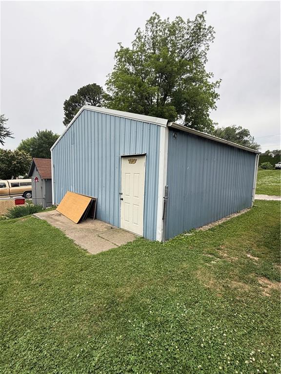 316 N 18th St, Lexington, MO 64067 - view of outbuilding