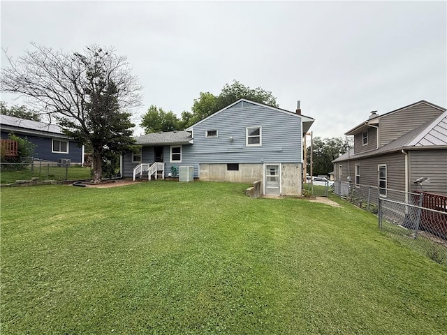 316 N 18th St, Lexington, MO 64067 - back of property featuring a fenced backyard