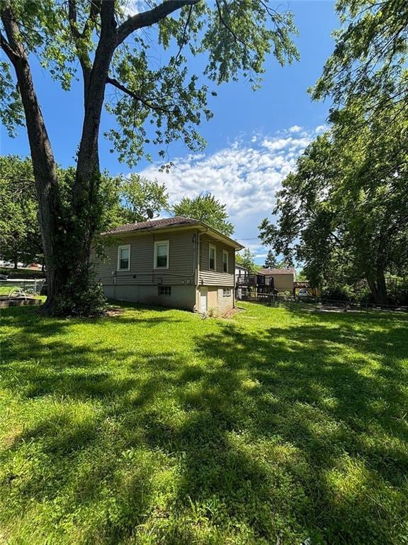 8106 Oak St, Kansas City, MO 64114 - view of grassy yard
