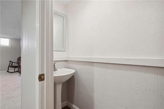 7710 Noland Rd, Lenexa, KS 66216 - view of bathroom
