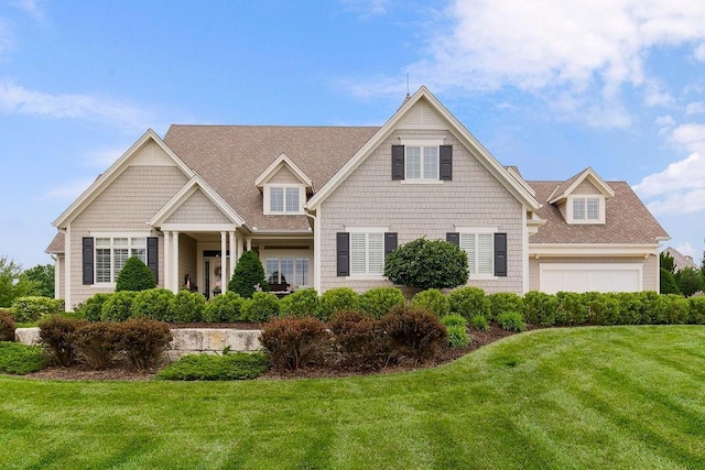 10309 S Oakcrest Ln, Olathe, KS 66061 - view of front of house featuring a front lawn and roof with shingles