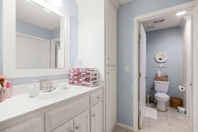 10309 S Oakcrest Ln, Olathe, KS 66061 - bathroom featuring vanity, toilet, and baseboards