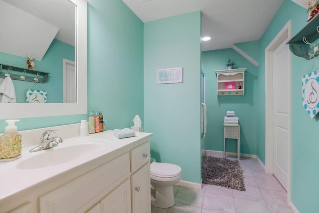 10309 S Oakcrest Ln, Olathe, KS 66061 - full bath featuring a shower with door, vanity, toilet, baseboards, and recessed lighting