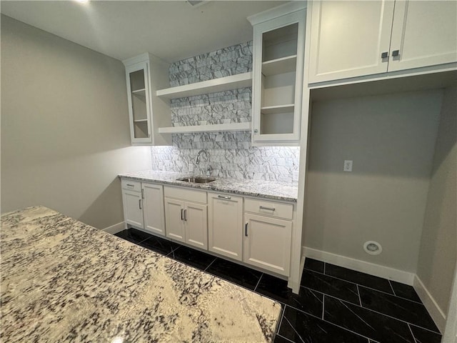 11494 S Longview Rd, Olathe, KS 66061 - kitchen with a sink, baseboards, and decorative backsplash
