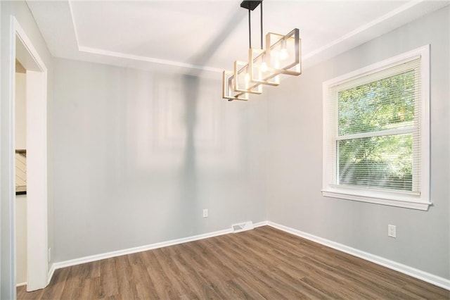 12309 Askew Dr, Grandview, MO 64030 - unfurnished room featuring a chandelier, wood finished floors, and baseboards