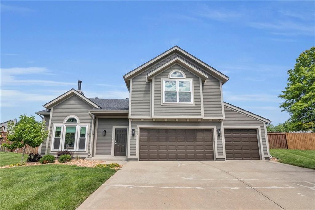 5154 Lakecrest Dr, Shawnee, KS 66218 - traditional-style home with driveway and an attached garage