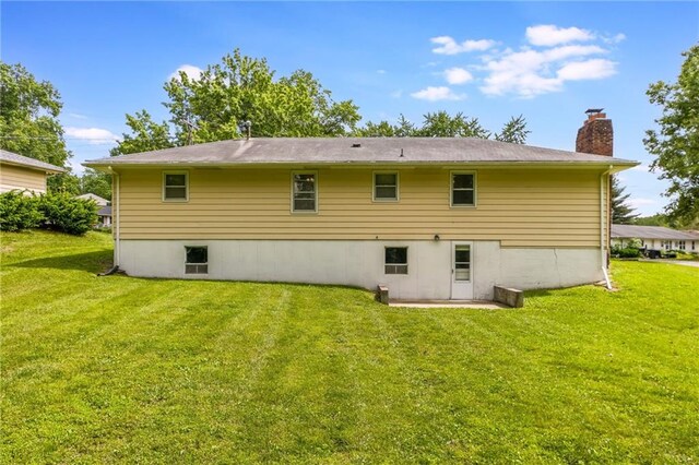 1221 Sunset St, Chillicothe, MO 64601 - back of property with a chimney and a lawn