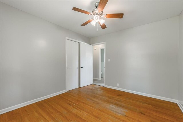 1221 Sunset St, Chillicothe, MO 64601 - unfurnished bedroom featuring light wood-style flooring, baseboards, a closet, and a ceiling fan