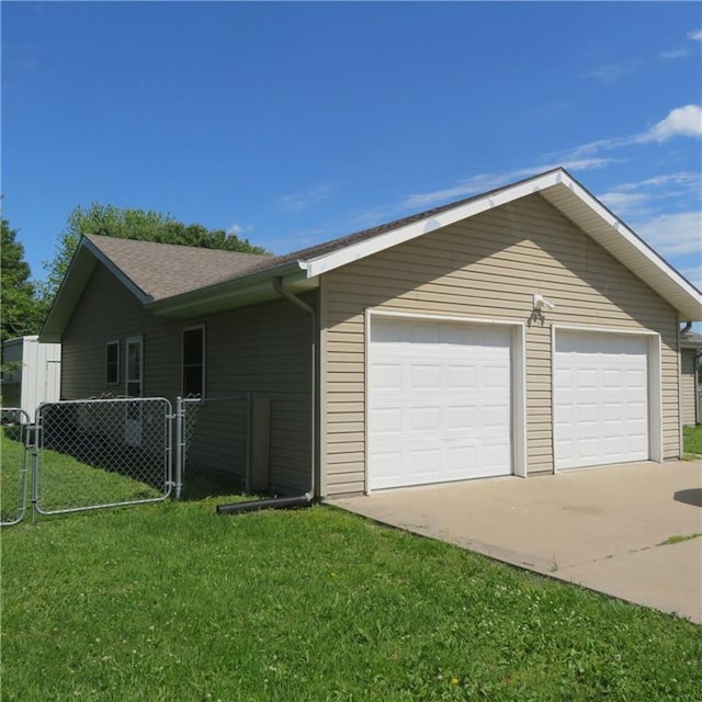 411 Briarwood Dr, Iola, KS 66749 - view of property exterior with a gate
