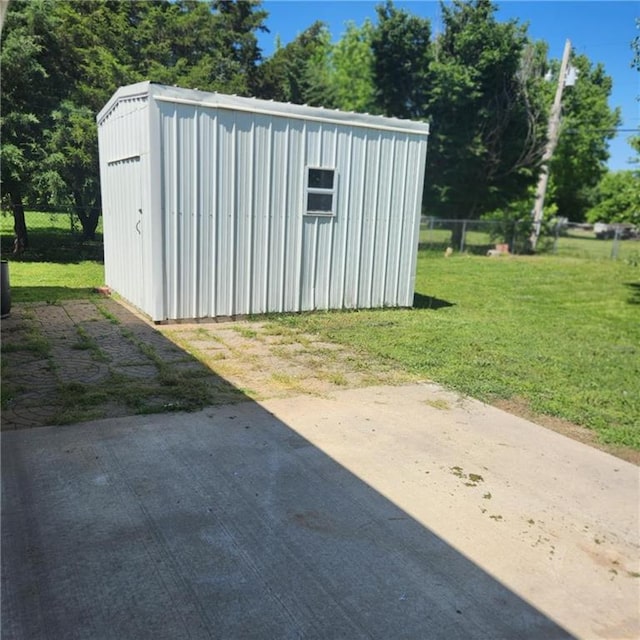 411 Briarwood Dr, Iola, KS 66749 - view of shed featuring view of wooded area
