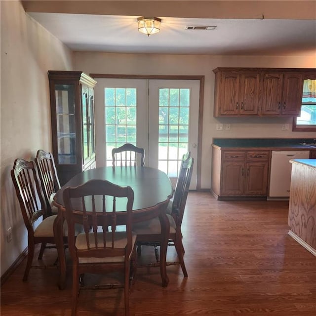 411 Briarwood Dr, Iola, KS 66749 - dining area with light wood finished floors and baseboards