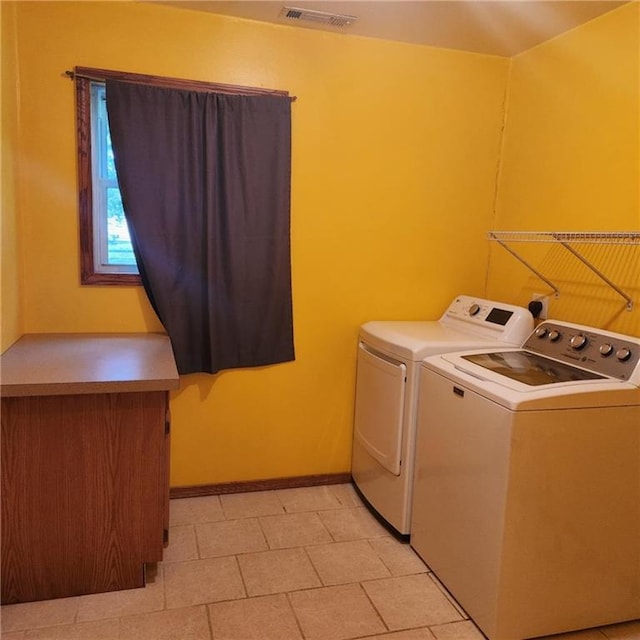 411 Briarwood Dr, Iola, KS 66749 - laundry area with washer and clothes dryer and baseboards